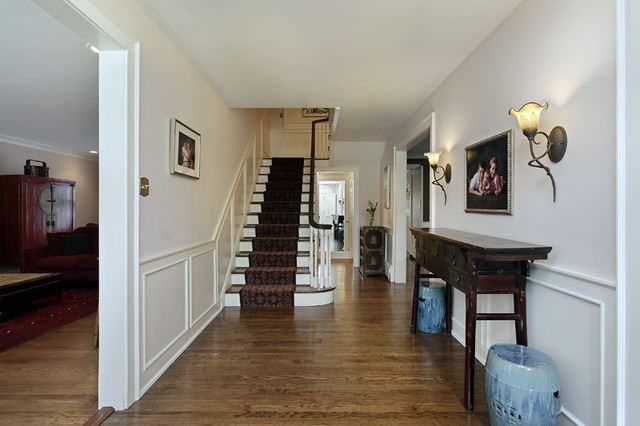 230 Oxford Rd - Photo 2 of 10