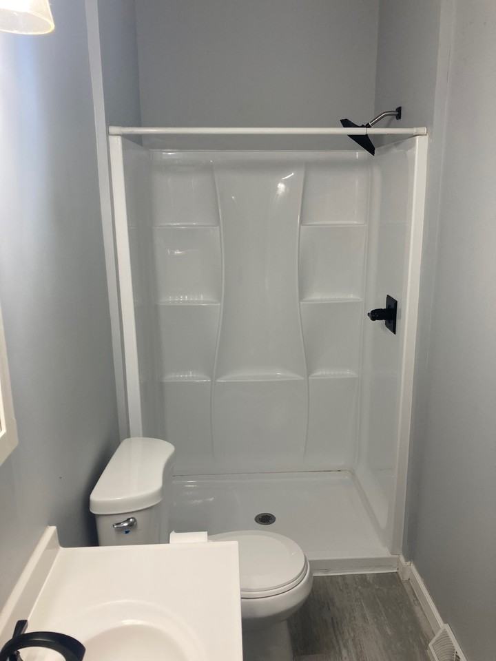 504 Broadway St E - Photo 2 of 12