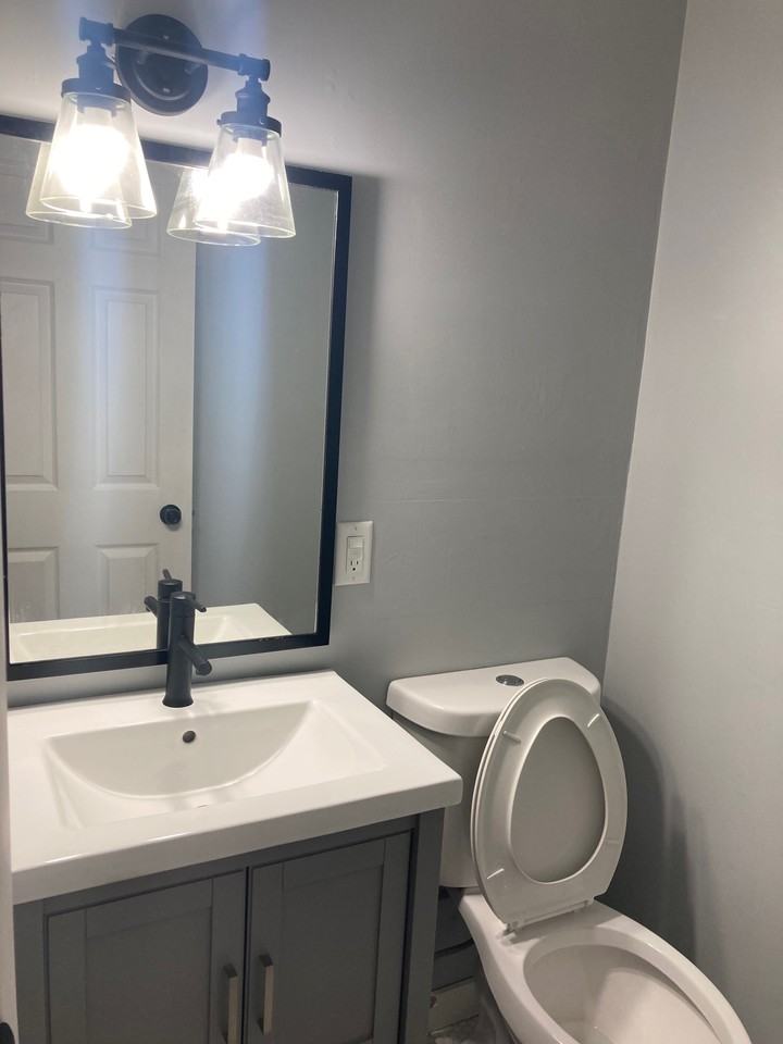 504 Broadway St E - Photo 3 of 12