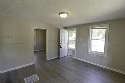 11615 Hackett St - Photo 3 of 20