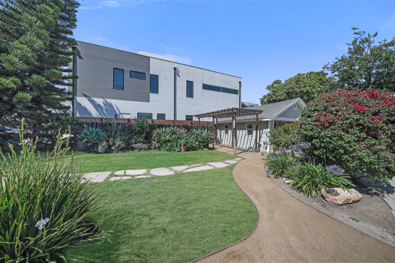 3574 Helms Ave - Photo 2 of 24