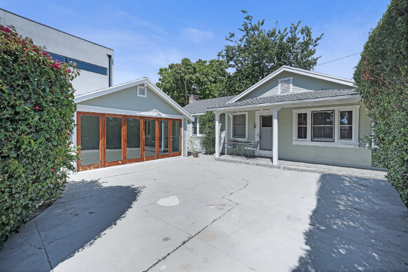 3574 Helms Ave - Photo 6 of 24