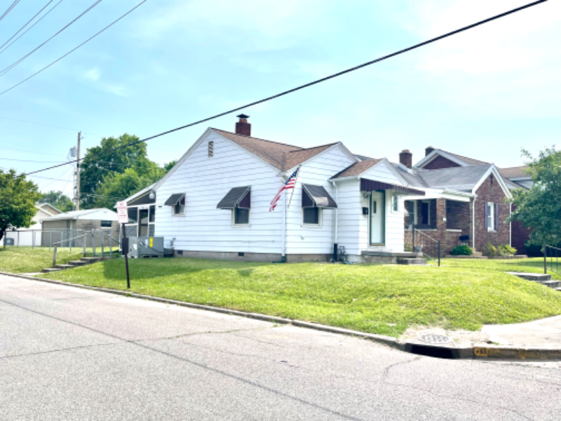 761 E Delaware St - Photo 2 of 21