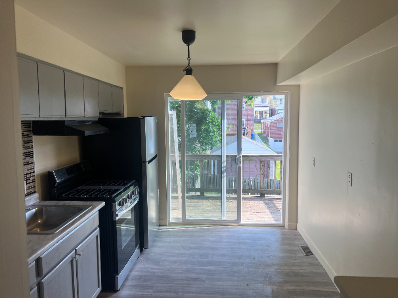 313 Onyx St - Photo 2 of 15