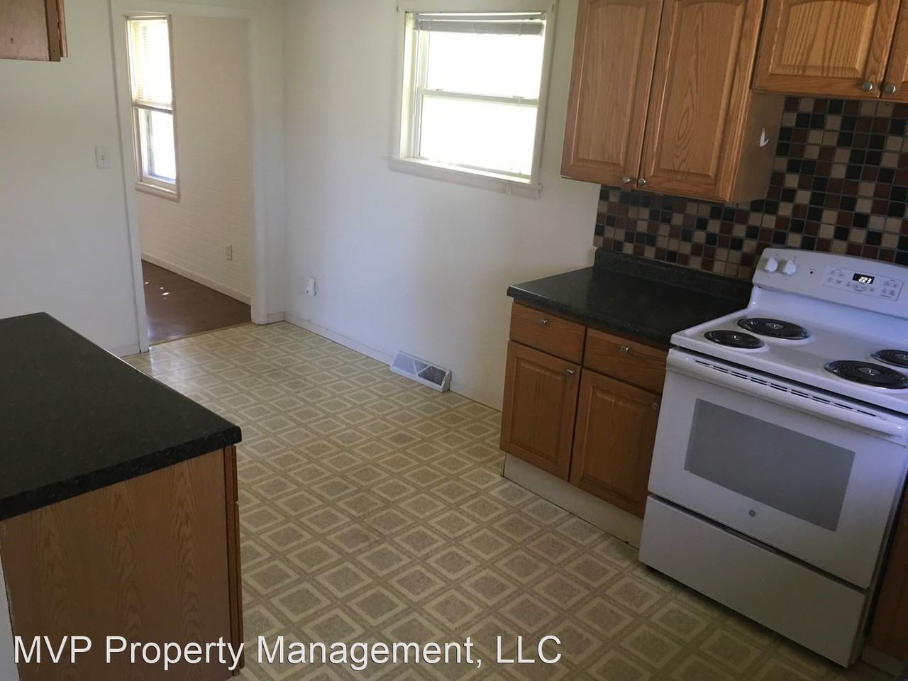 428 Sunny Ave - Photo 3 of 9