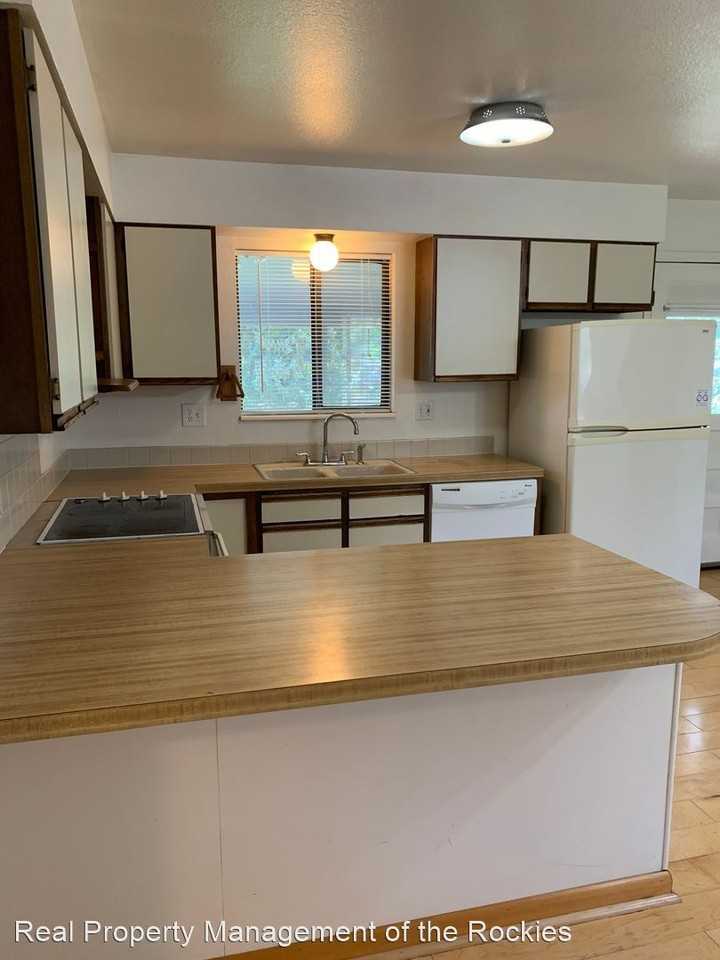 515 Del Clair Rd - Photo 3 of 16