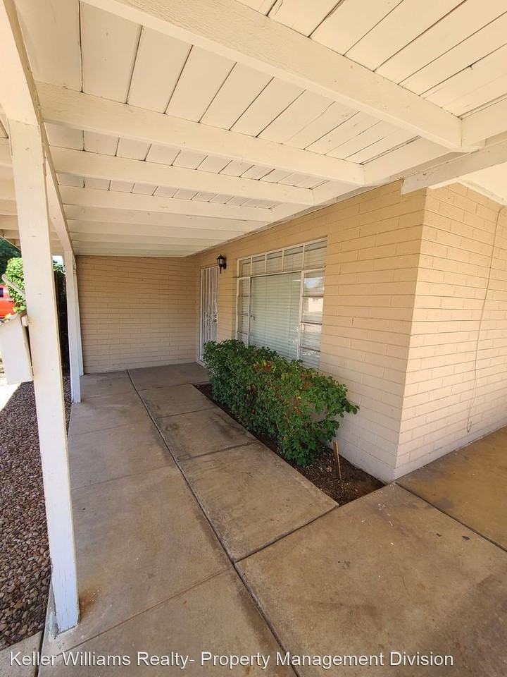 2407 N 37th St - Photo 3 of 13