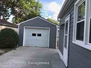 223 E 20th St - Photo 2 of 9