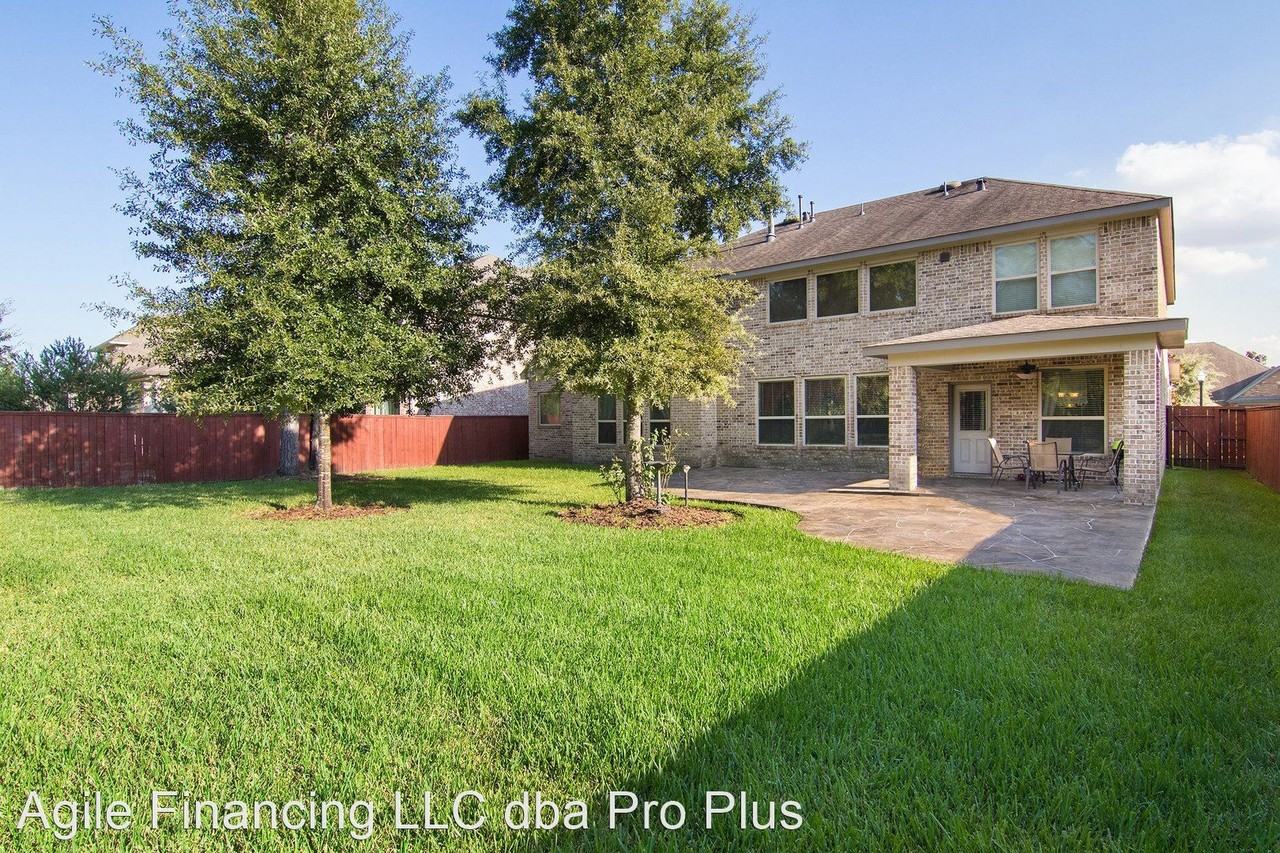 8127 Caroline Ridge Dr, Humble, TX 77396 5 Bedroom Apartment for Rent