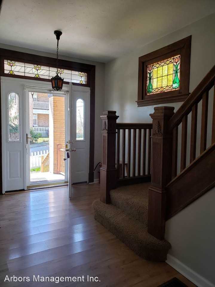 1503 Berkshire Ave - Photo 3 of 24