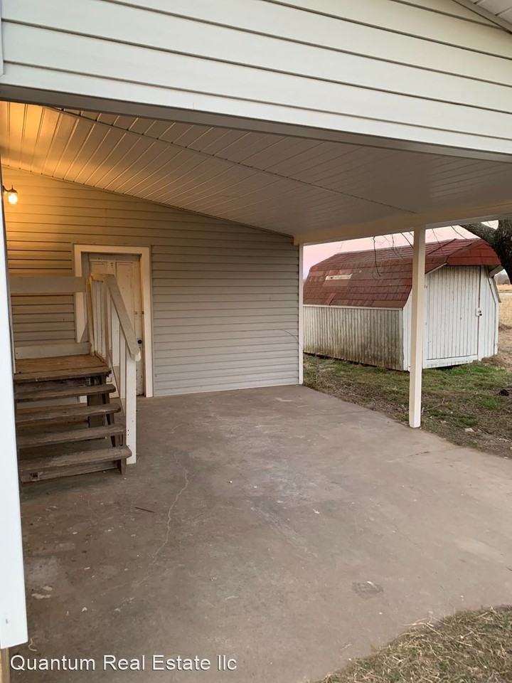 1100 Stewart Ln - Photo 2 of 10