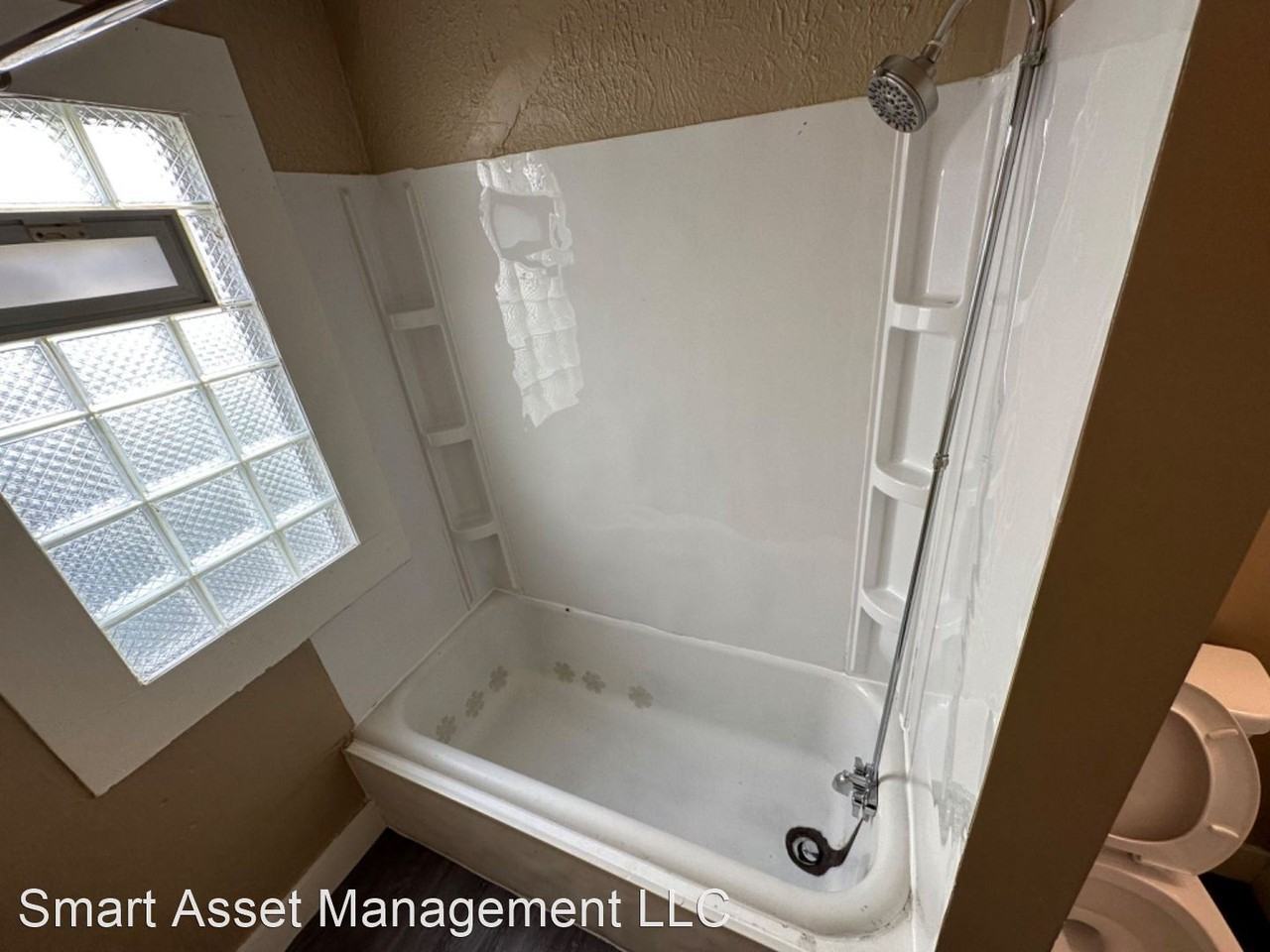 1119 W Keefe Ave - Photo 3 of 13