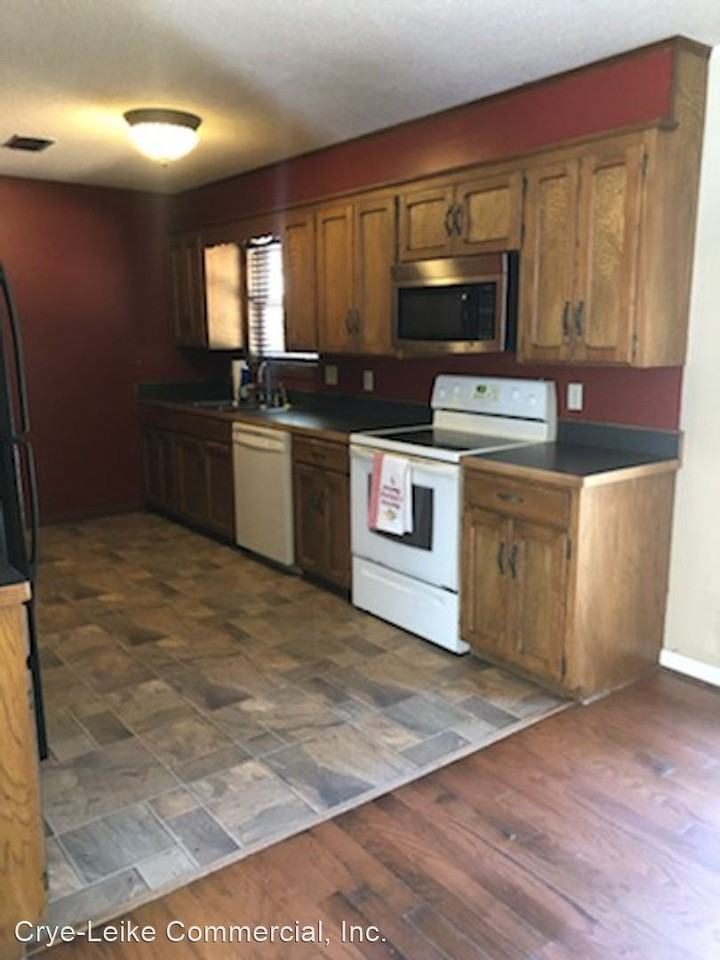 10 Concord Cir - Photo 3 of 11