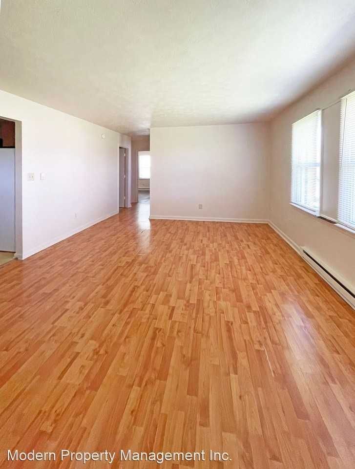 310 Laval Heights - Photo 3 of 12