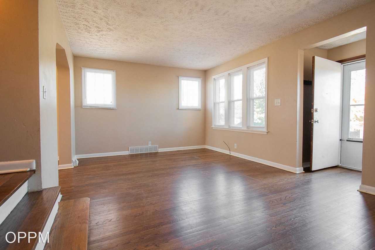 3129/3131 Cass St Apartments in Gifford Park, Omaha, NE 68131 Zumper