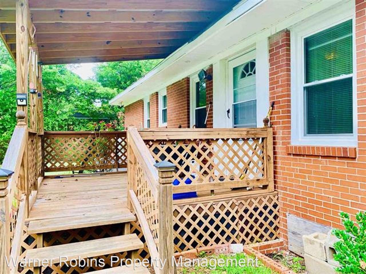 3 Bedroom 2 bath brick home - Photo 3 of 17