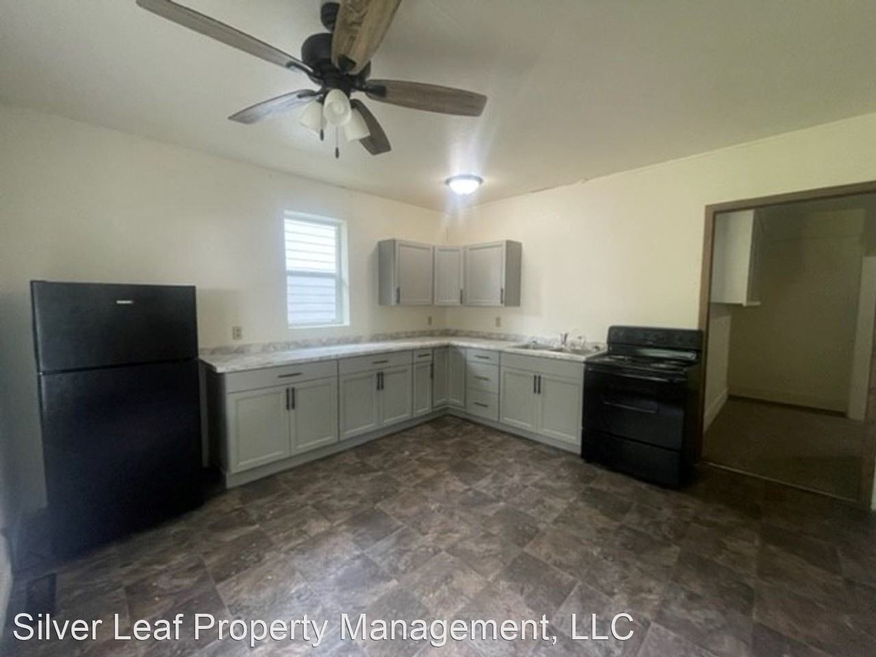 915 University Dr N - Photo 3 of 9