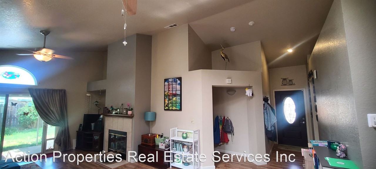 1325 Trevor Way - Photo 3 of 17