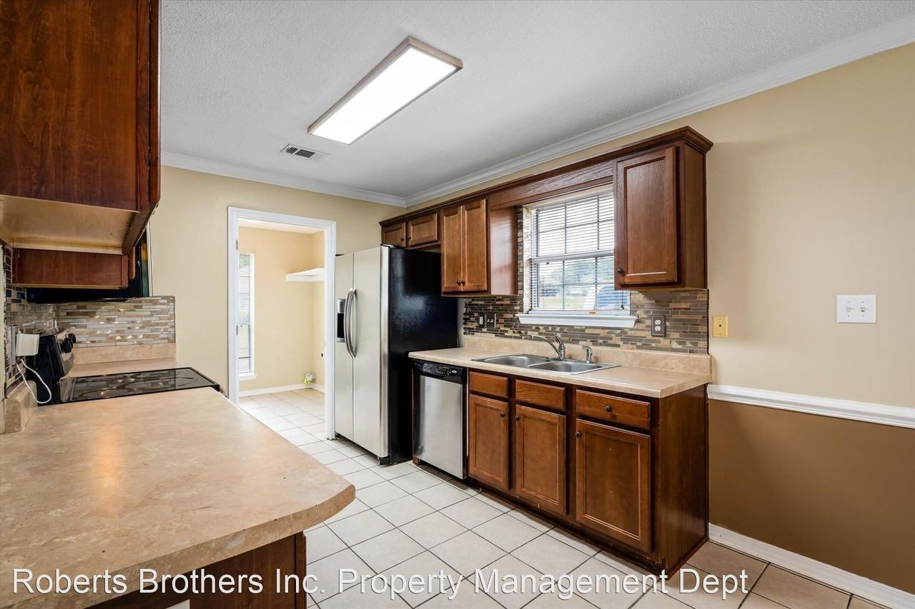 8271 Woodstone Dr - Photo 2 of 22