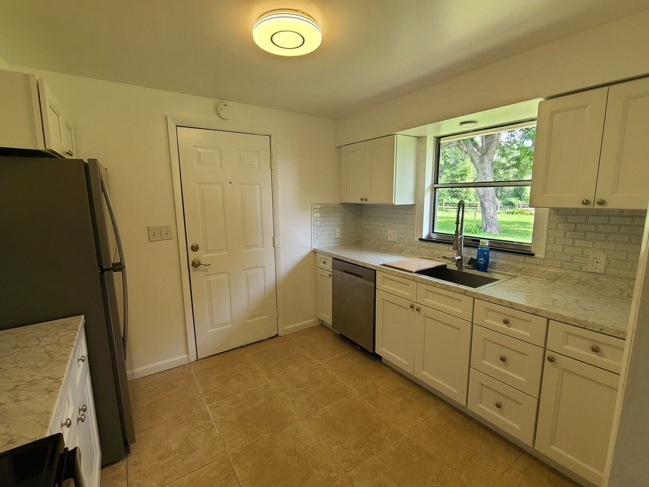 16579 Sw 137th Ave - Photo 3 of 20