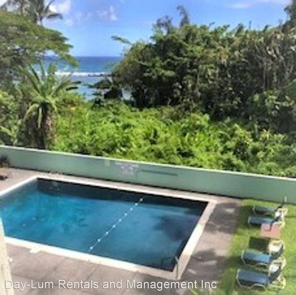 1875 Kalanianaole St #207
