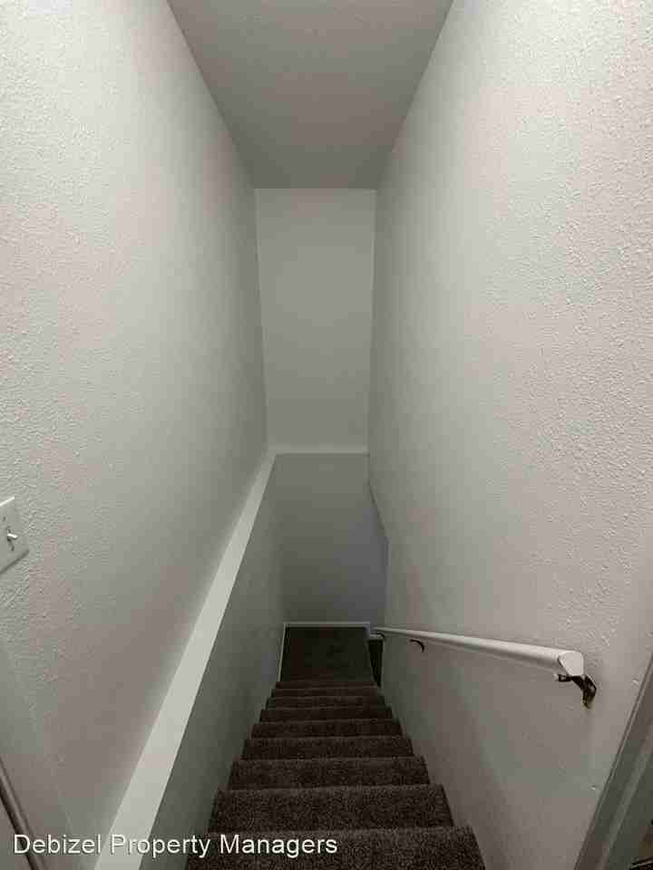 1102 9th Ave - Photo 2 of 15