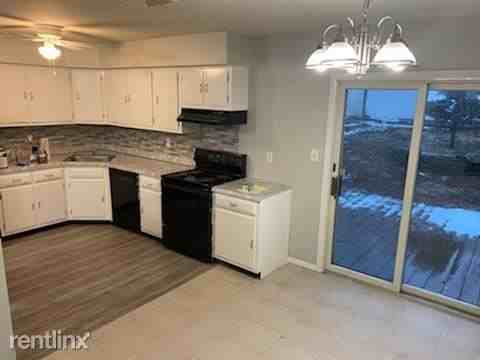109 Lexington Blvd - Photo 2 of 6