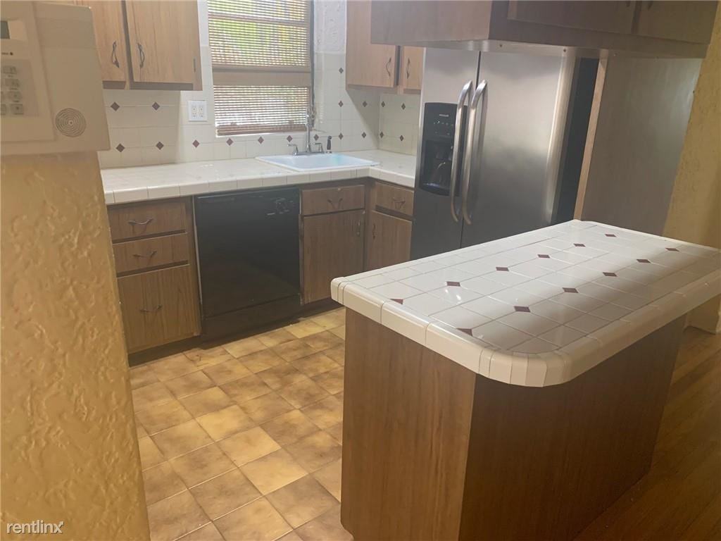 514 Palermo Ave #4 - Photo 3 of 13