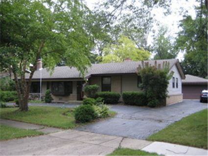 1231 Hemlock Dr - Photo 2 of 10