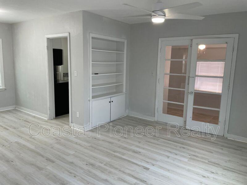 736 37th Ave S - Photo 3 of 17