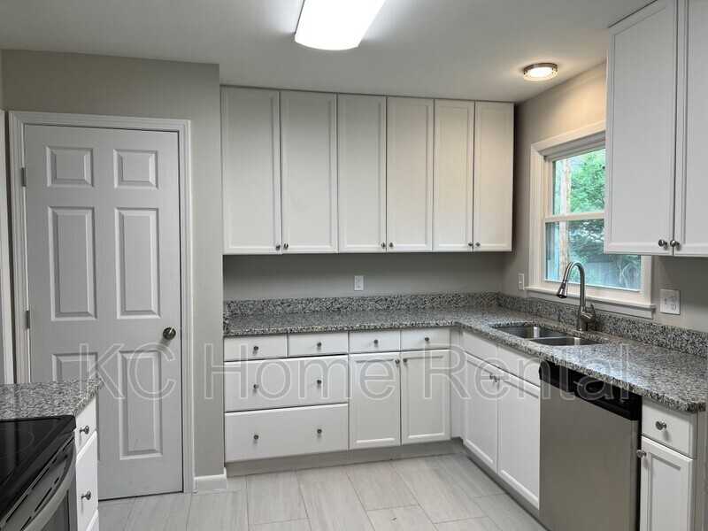 2015 Ne Englewood Rd - Photo 3 of 39