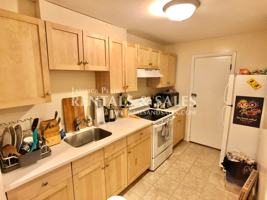 featured image of 804 Centre St #2CO