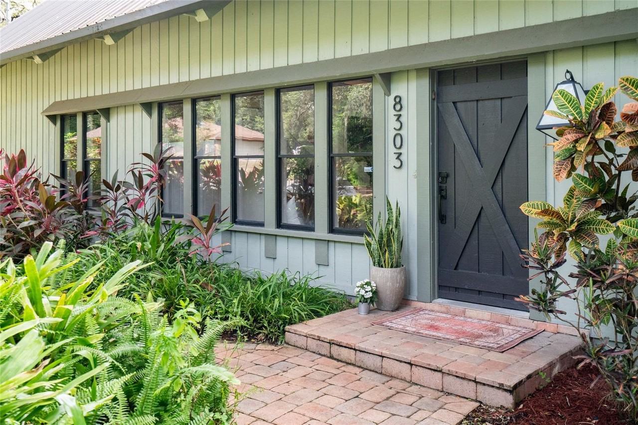 8303 N River Oaks Ct - Photo 3 of 32