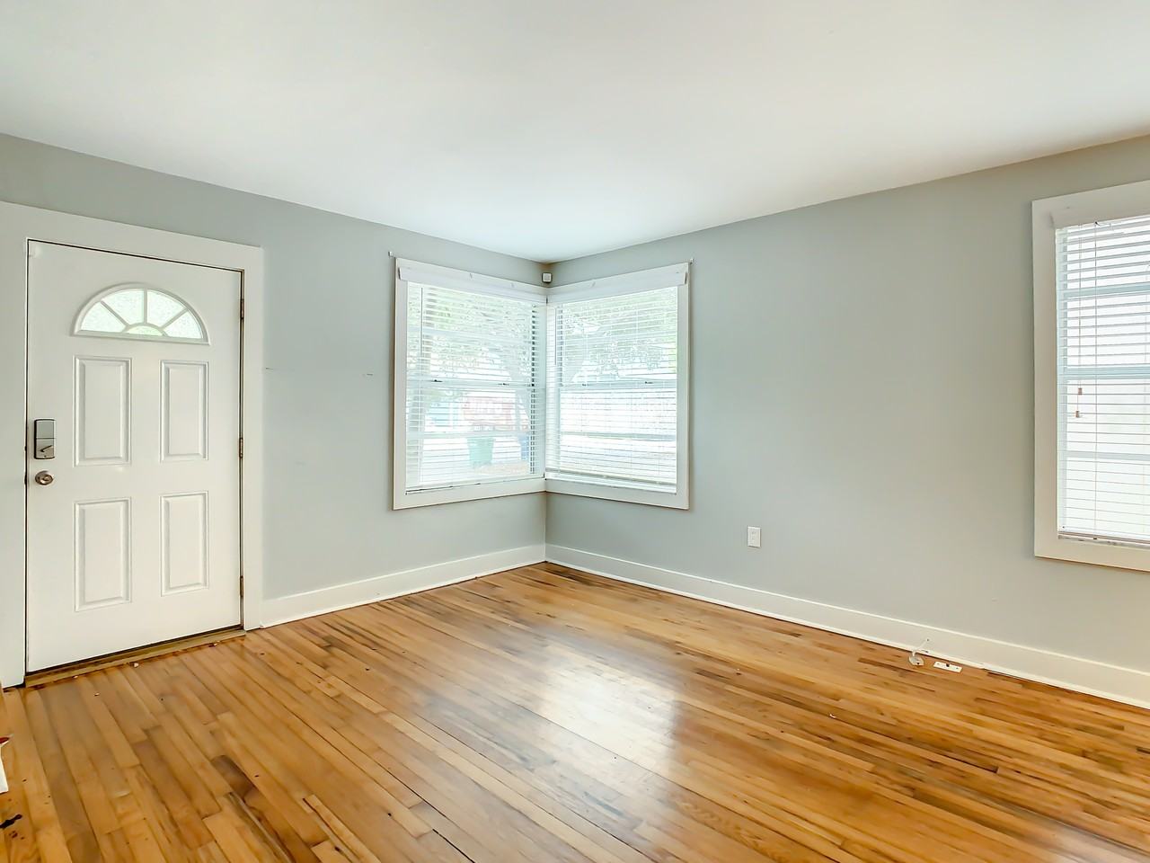 2913 W San Jose St - Photo 3 of 32