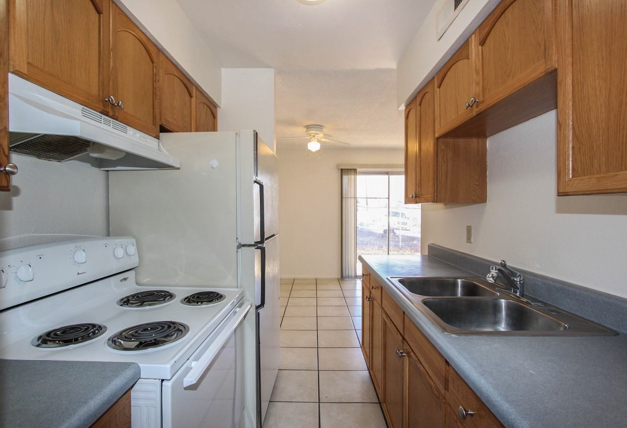 3750 N Robert Rd - Photo 2 of 8