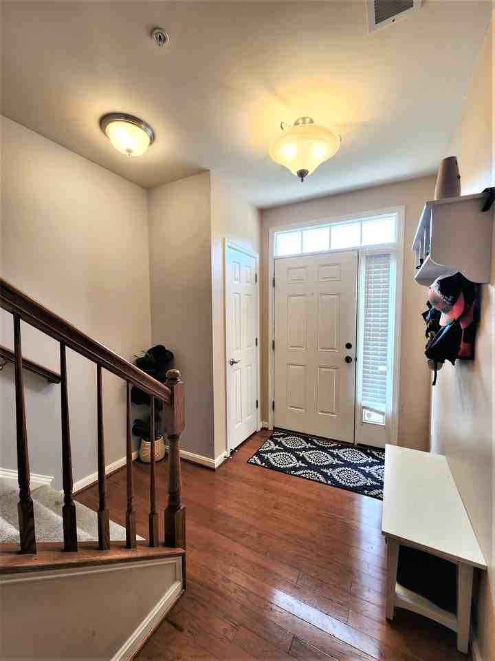 690 Tivoli Rd - Photo 2 of 35