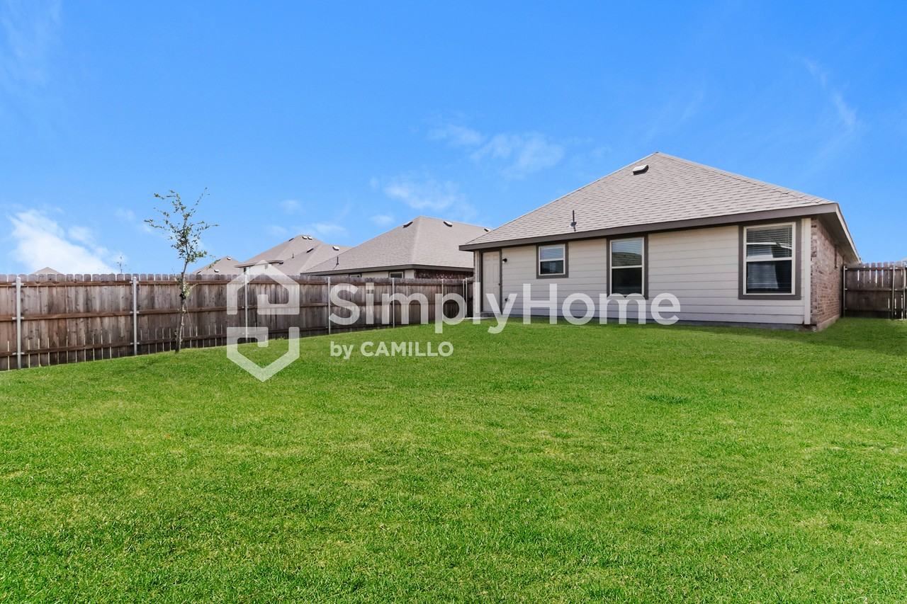 1414 Matthew St - Photo 3 of 11