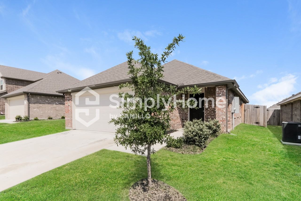 1500 Matthew St - Photo 2 of 16