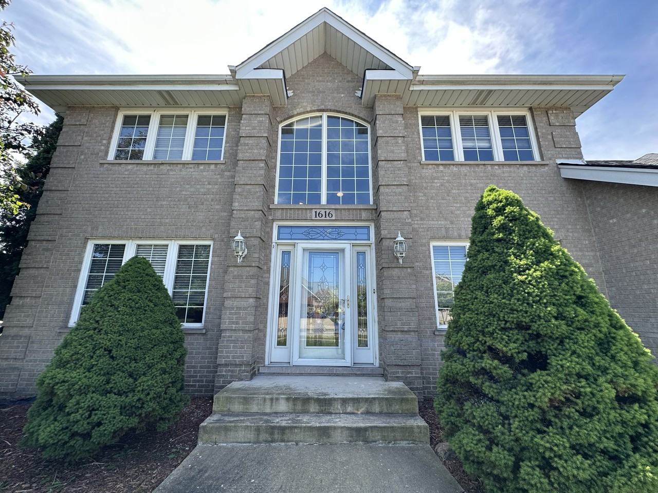 1616 Timberwood Ln - Photo 3 of 33