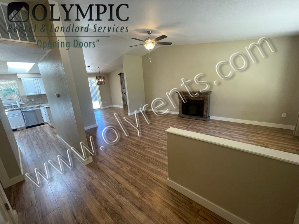 8734 Oxford Ct Se - Photo 3 of 20