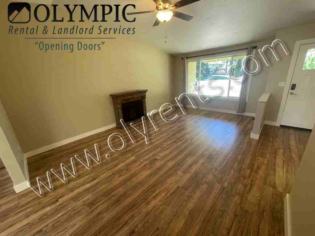 8734 Oxford Ct Se - Photo 4 of 20