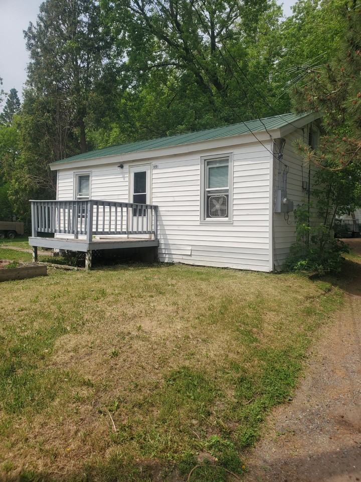 325 11th St - Photo 2 of 13