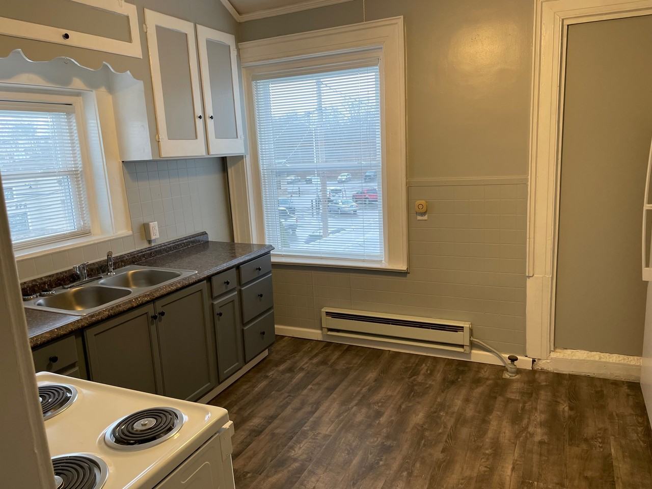 22 Railroad Ave #B - Photo 2 of 11