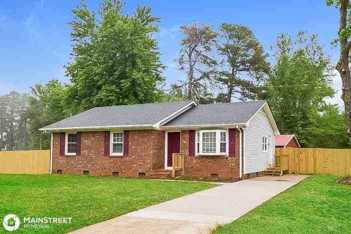 7704 Landis Dr - Photo 3 of 16