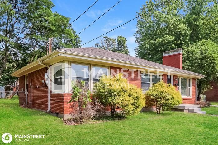 3109 Hewitt Ave - Photo 3 of 16