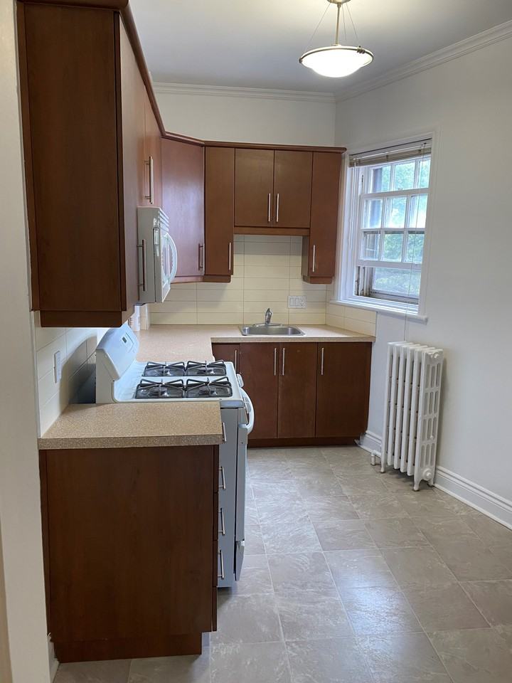 6156 Sherbrooke West - Photo 2 of 8