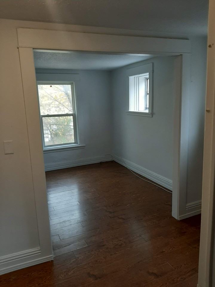 Downie 1 bedroom + den Apartments 658 Downie St, Peterborough, ON