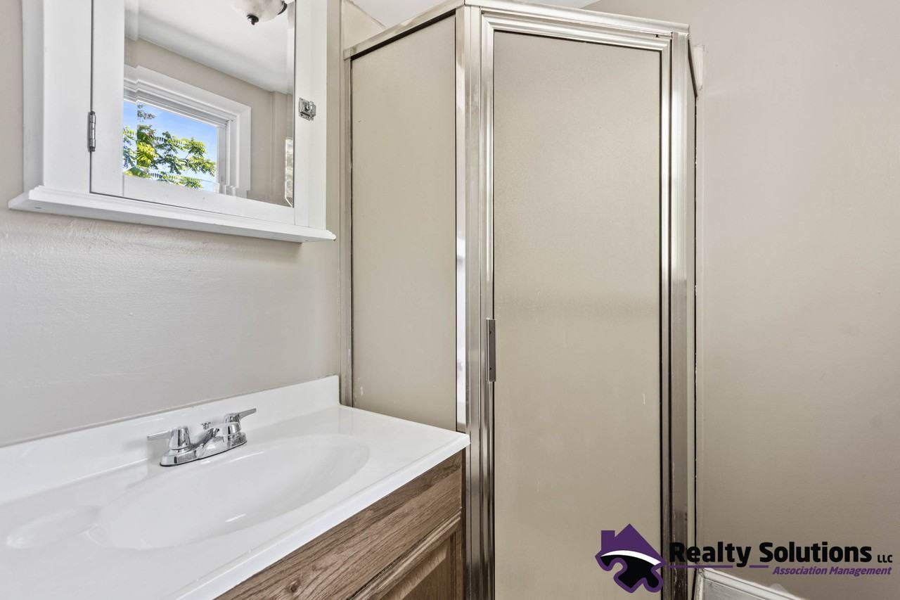 223 Saint Louis Ave #1 - Photo 5 of 18
