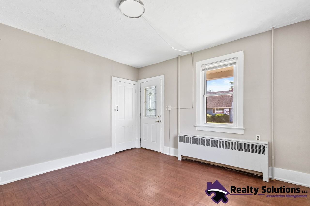 223 Saint Louis Ave #1 - Photo 7 of 18