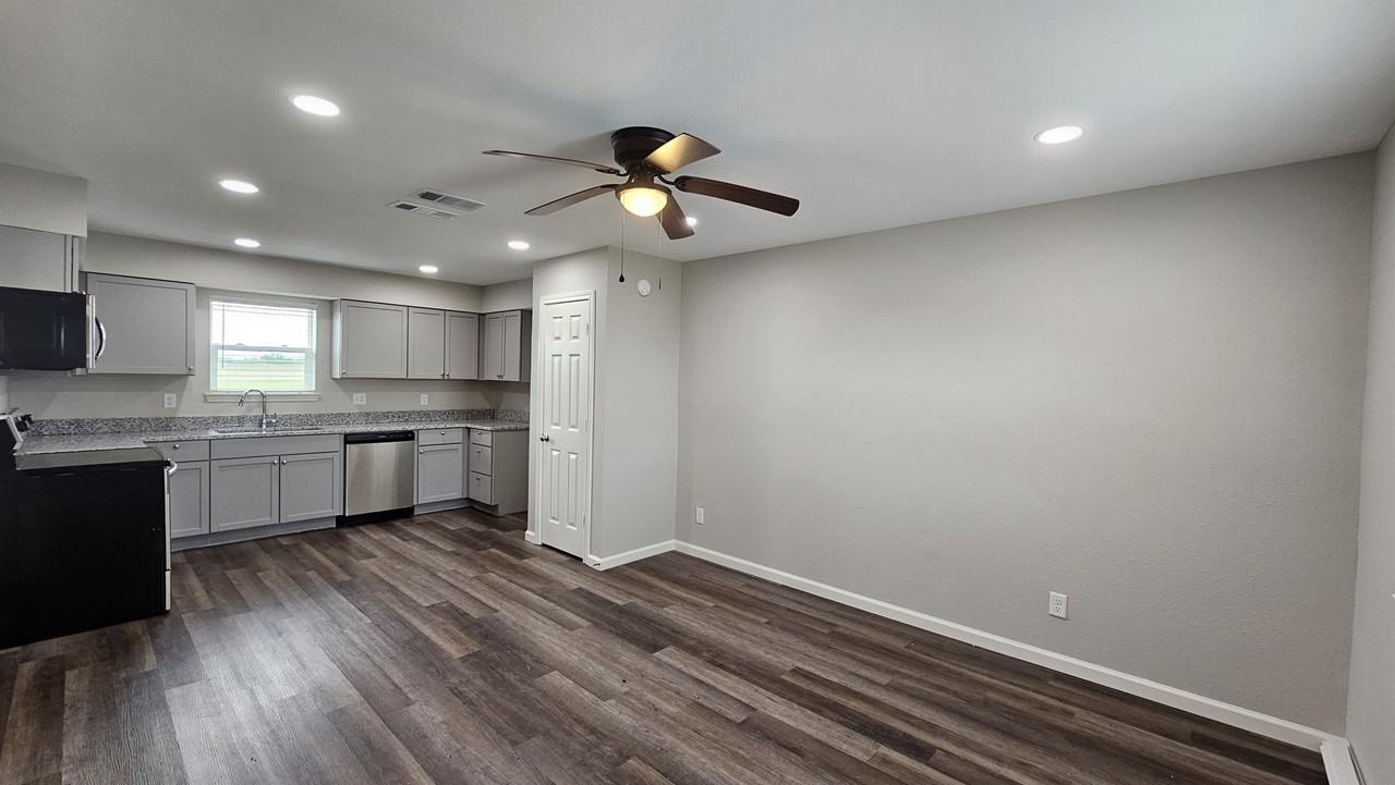 11015 11015 Interstate 30 Frontage RoadApt 2 #2 - Photo 3 of 13